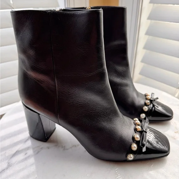Kate Spade Black Leather Pearl Bow Block Heel Ankle Boots Patent Toe Size 10 - Picture 2 of 12